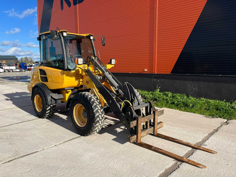 Volvo L 25 F BUCKET & FORKS - Utovarivač točkaš: slika 4 Volvo L 25 F BUCKET & FORKS - Utovarivač točkaš: slika 4