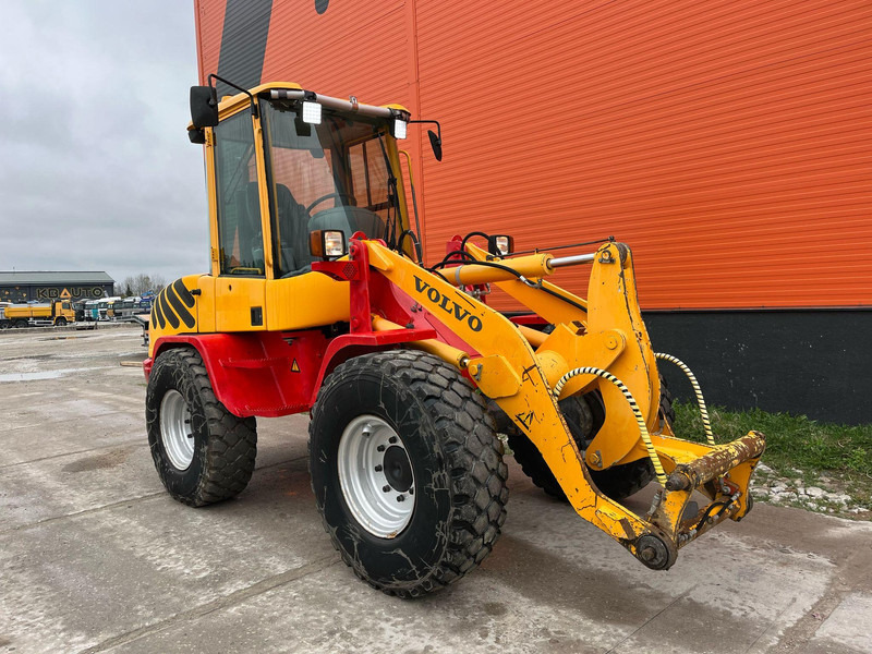 Volvo L 30 B-Z/X 4x4 AC / QUICK COUPLER / BUCKET + FORKS - Utovarivač točkaš: slika 5 Volvo L 30 B-Z/X 4x4 AC / QUICK COUPLER / BUCKET + FORKS - Utovarivač točkaš: slika 5