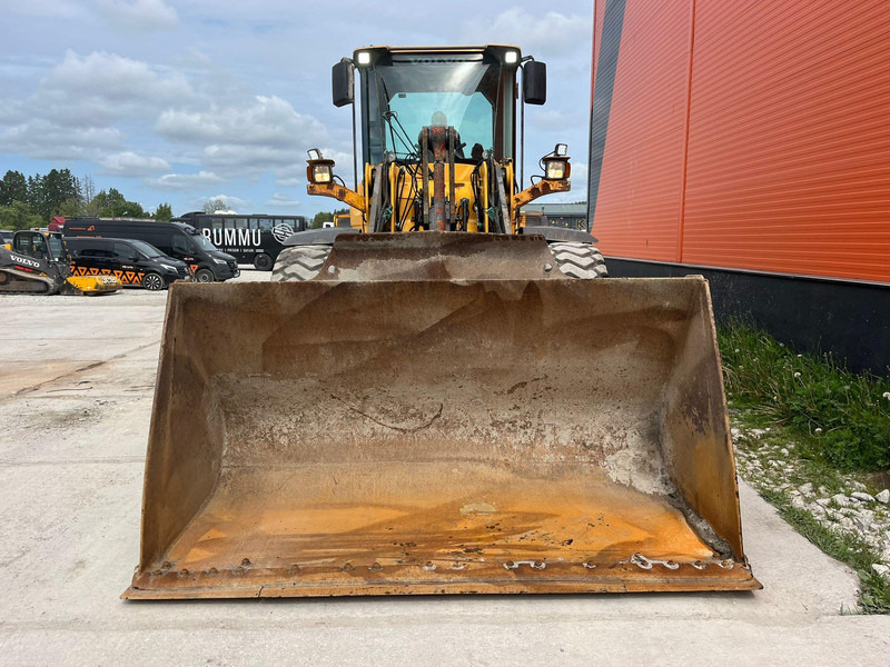 Volvo L 90 F 4x4 CENTRAL LUBRICATION / AC - Utovarivač točkaš: slika 3 Volvo L 90 F 4x4 CENTRAL LUBRICATION / AC - Utovarivač točkaš: slika 3