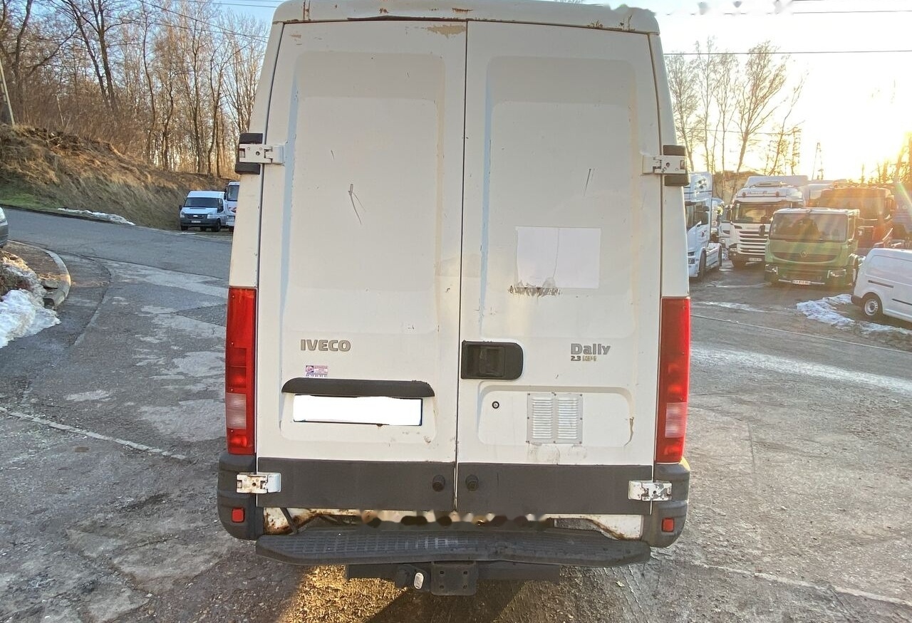 IVECO Daily 35S12 - Furgon: slika 4 IVECO Daily 35S12 - Furgon: slika 4
