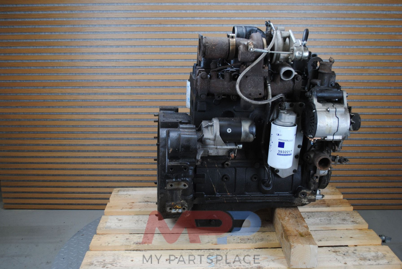 Komatsu 4D102 - Motor: slika 4 Komatsu 4D102 - Motor: slika 4