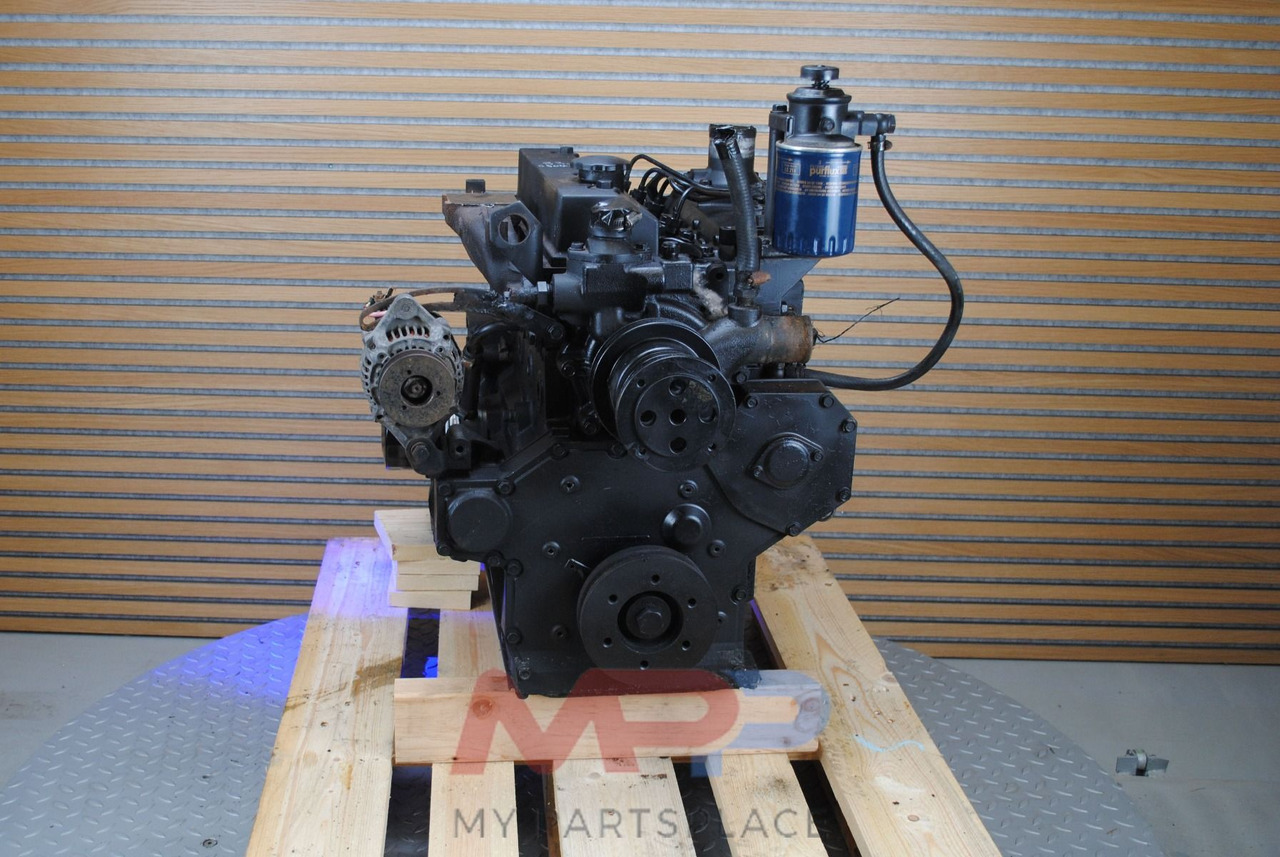 Komatsu 4D95 - Motor: slika 2 Komatsu 4D95 - Motor: slika 2