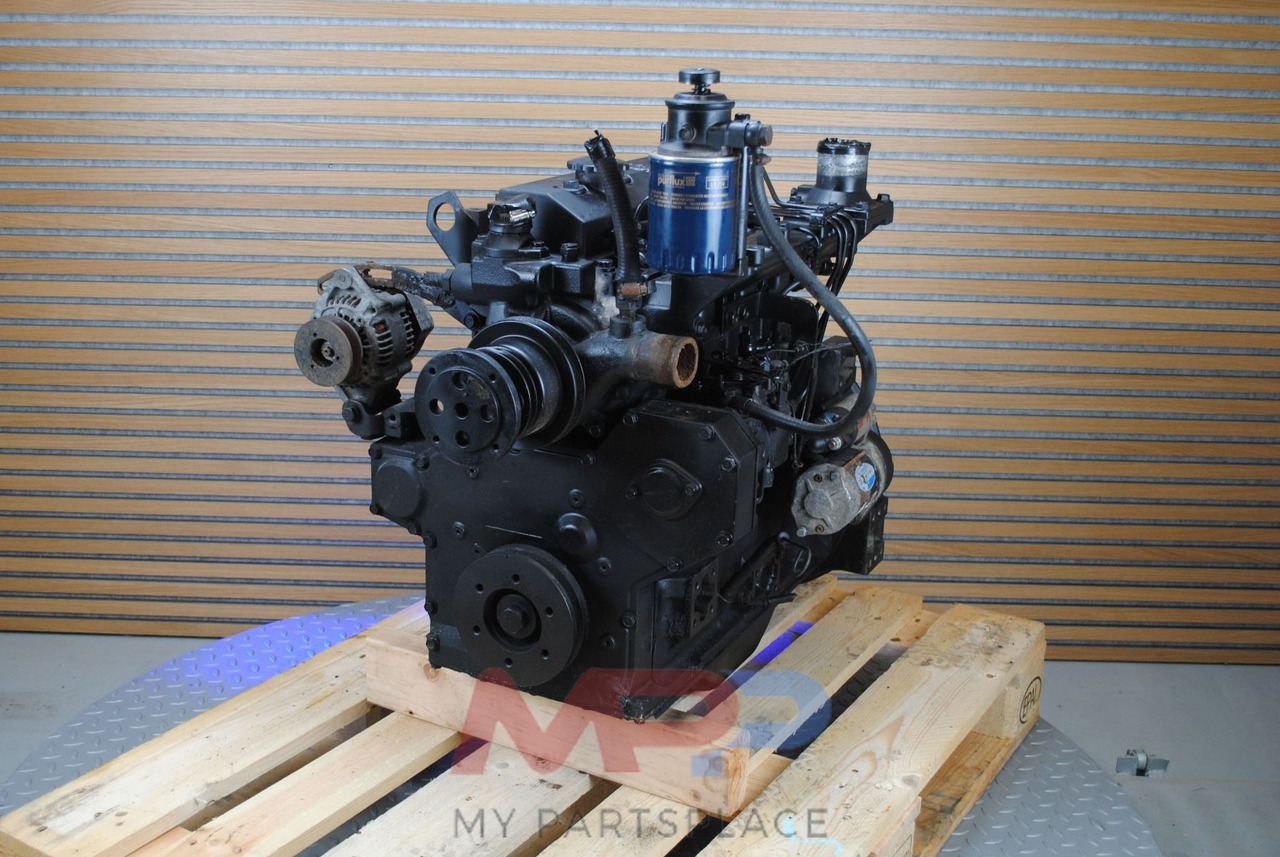 Komatsu 4D95 - Motor: slika 1 Komatsu 4D95 - Motor: slika 1