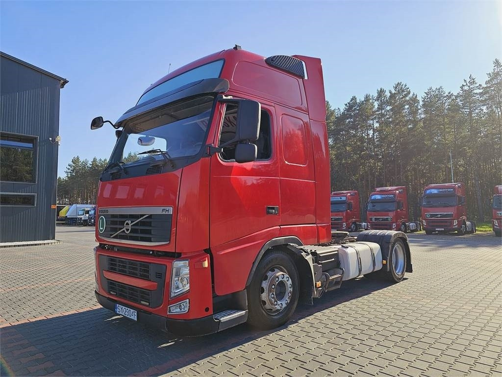 Volvo FH13 XXL MANUAL 420 EURO 5 2011 r MEGA LOW DECK - Tegljač: slika 2 Volvo FH13 XXL MANUAL 420 EURO 5 2011 r MEGA LOW DECK - Tegljač: slika 2