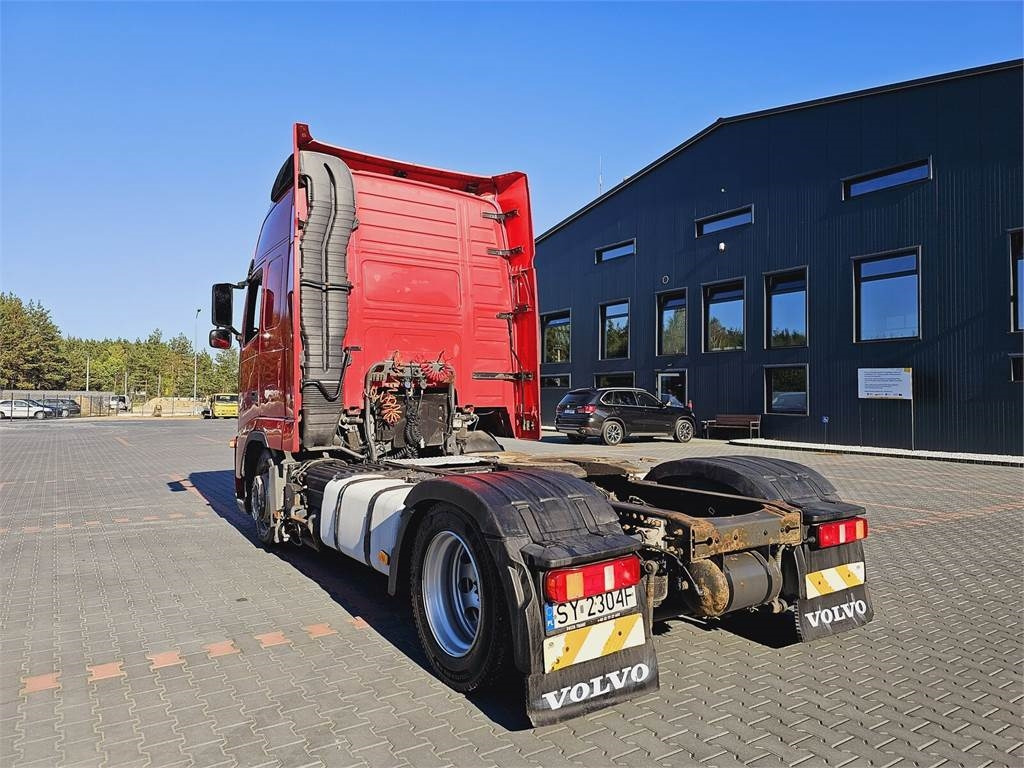 Volvo FH13 XXL MANUAL 420 EURO 5 2011 r MEGA LOW DECK - Tegljač: slika 4 Volvo FH13 XXL MANUAL 420 EURO 5 2011 r MEGA LOW DECK - Tegljač: slika 4