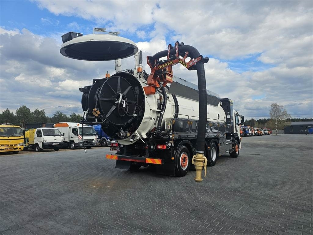 Volvo WUKO ADR ROLBA FOR CLEANING CHANNELS COMBI - Vakuumska cisterna: slika 1 Volvo WUKO ADR ROLBA FOR CLEANING CHANNELS COMBI - Vakuumska cisterna: slika 1