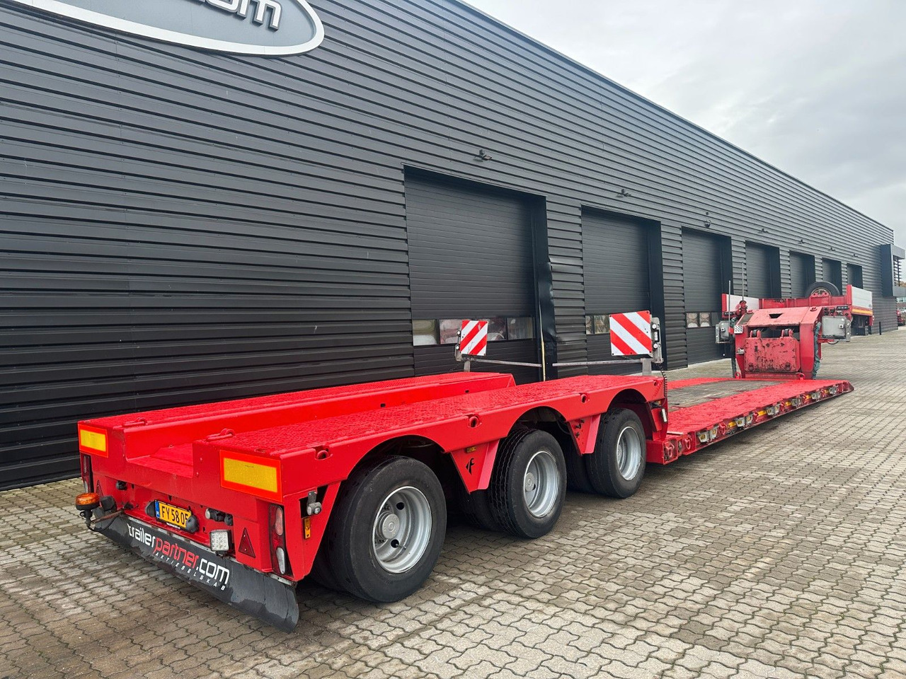 Faymonville 3 achs Tiefbett 300 mm Faymonville Megamax 3 achs Tiefbett 300 mm - Niska poluprikolica za prevoz: slika 2 Faymonville 3 achs Tiefbett 300 mm Faymonville Megamax 3 achs Tiefbett 300 mm - Niska poluprikolica za prevoz: slika 2