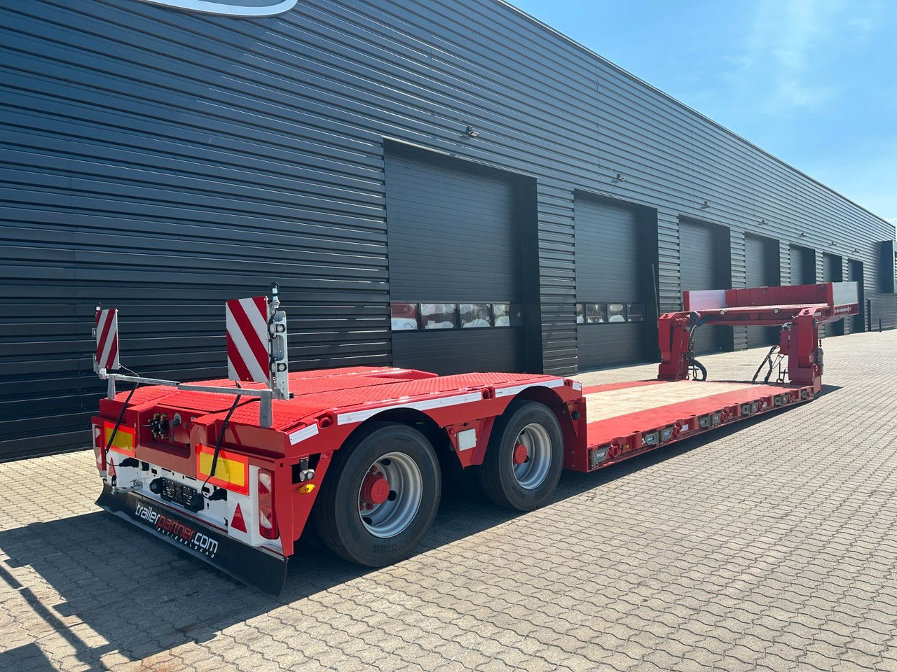 Faymonville Megamax 2 achs tiefbett / Neu Lackiert Faymonville Megamax 2 achs tiefbett / Neu Lackiert - Niska poluprikolica za prevoz: slika 2 Faymonville Megamax 2 achs tiefbett / Neu Lackiert Faymonville Megamax 2 achs tiefbett / Neu Lackiert - Niska poluprikolica za prevoz: slika 2