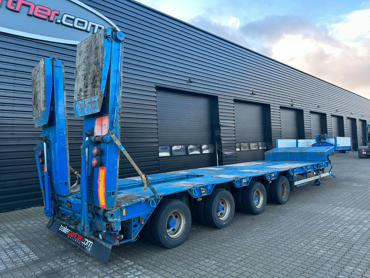 Goldhofer 4 achs tieflader / rampen /  4 x zwangsgelenkt - Niska poluprikolica za prevoz: slika 2 Goldhofer 4 achs tieflader / rampen /  4 x zwangsgelenkt - Niska poluprikolica za prevoz: slika 2