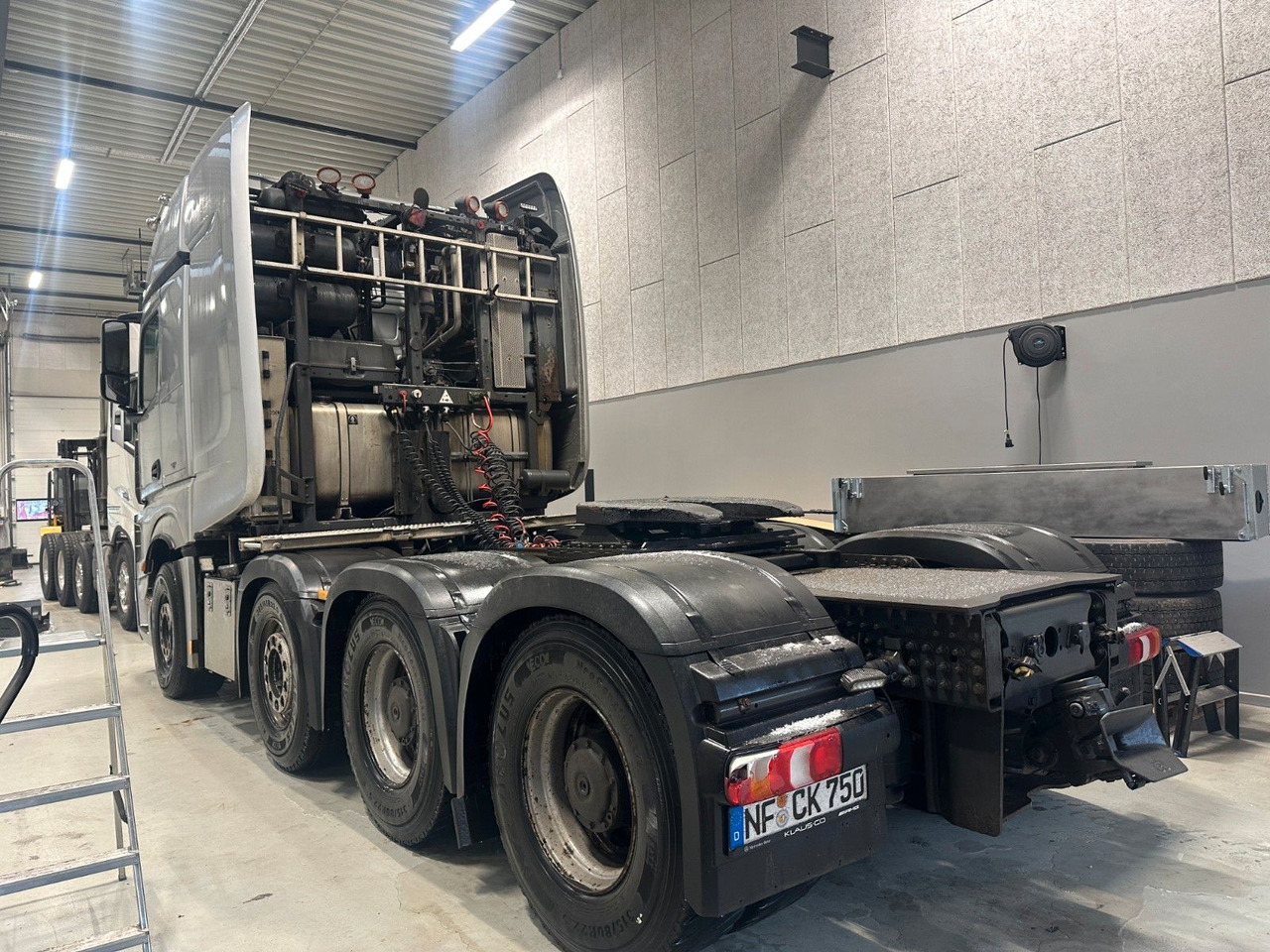 Mercedes-Benz Actros 4163 WSK 8x4 250 to. Push/Pull Schwerlast - Tegljač: slika 2 Mercedes-Benz Actros 4163 WSK 8x4 250 to. Push/Pull Schwerlast - Tegljač: slika 2