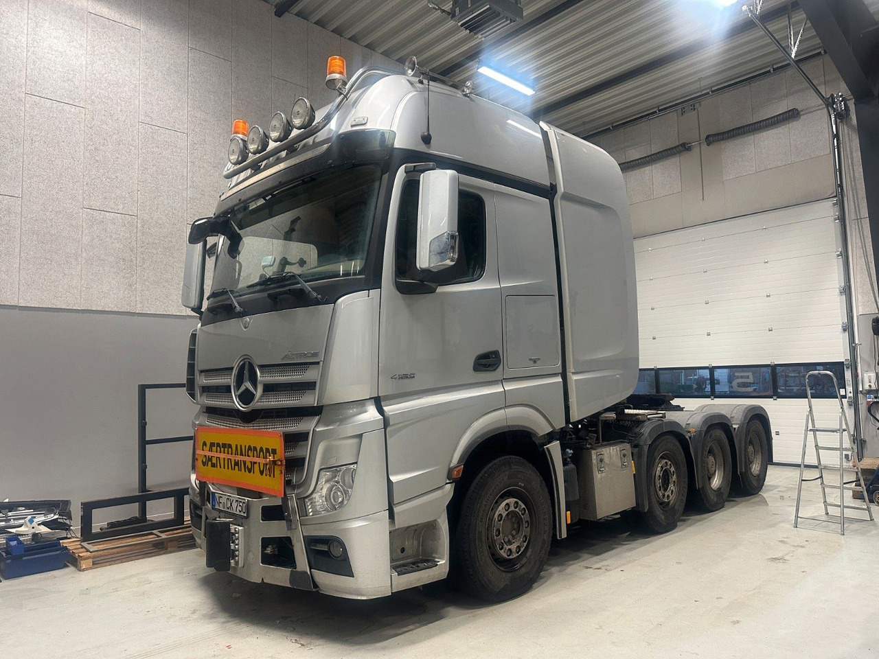 Mercedes-Benz Actros 4163 WSK 8x4 250 to. Push/Pull Schwerlast - Tegljač: slika 1 Mercedes-Benz Actros 4163 WSK 8x4 250 to. Push/Pull Schwerlast - Tegljač: slika 1