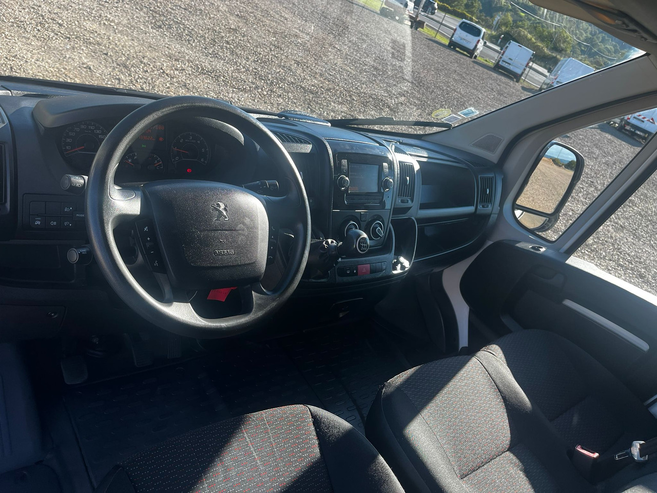 PEUGEOT Boxer III 2.2 HDI 120 L3H2 PREMIUM - Furgon: slika 5 PEUGEOT Boxer III 2.2 HDI 120 L3H2 PREMIUM - Furgon: slika 5