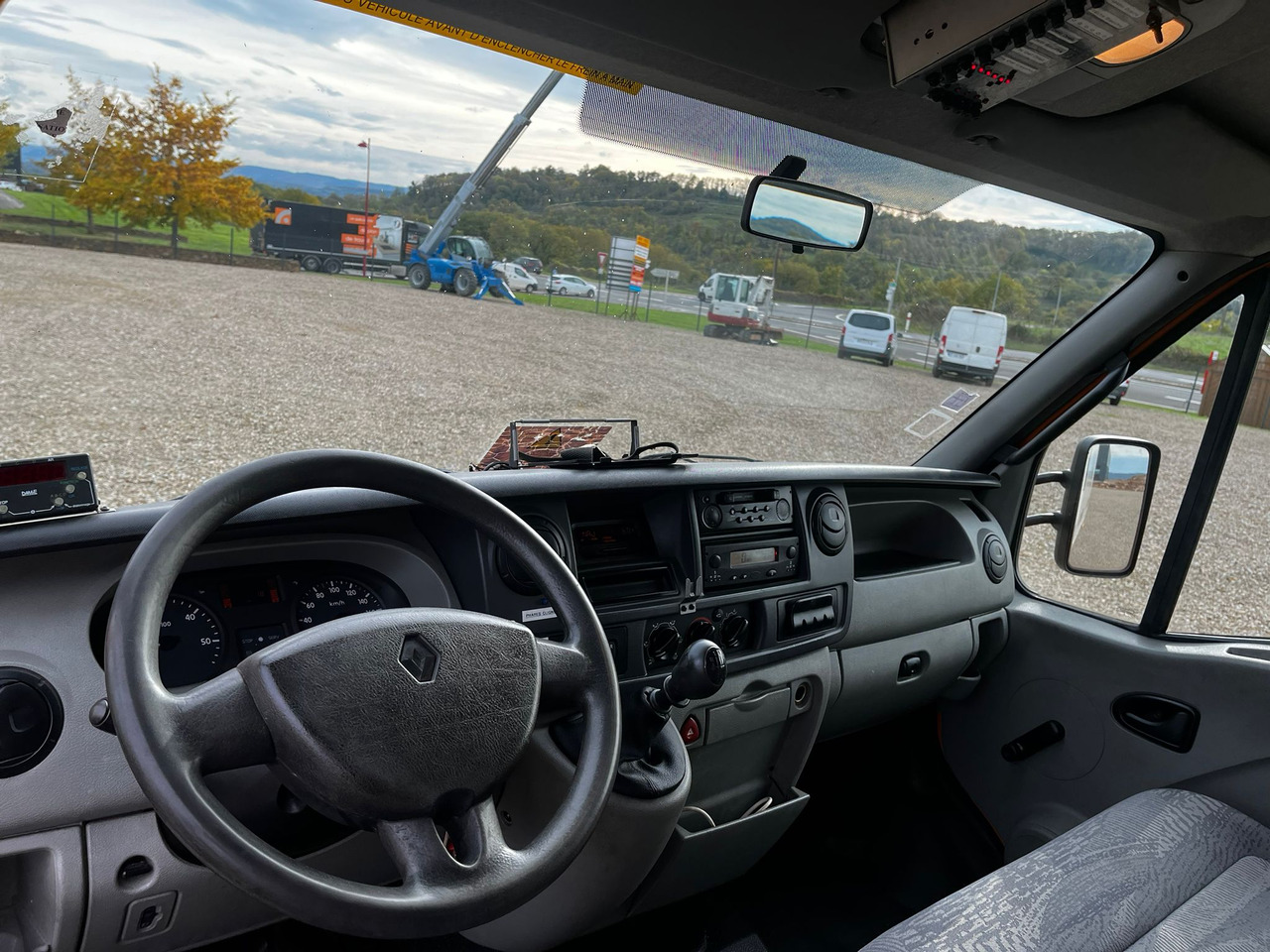 RENAULT Mascott DCI 160 CAISSE + HAYON - Kamion sa zatvorenim sandukom: slika 5 RENAULT Mascott DCI 160 CAISSE + HAYON - Kamion sa zatvorenim sandukom: slika 5