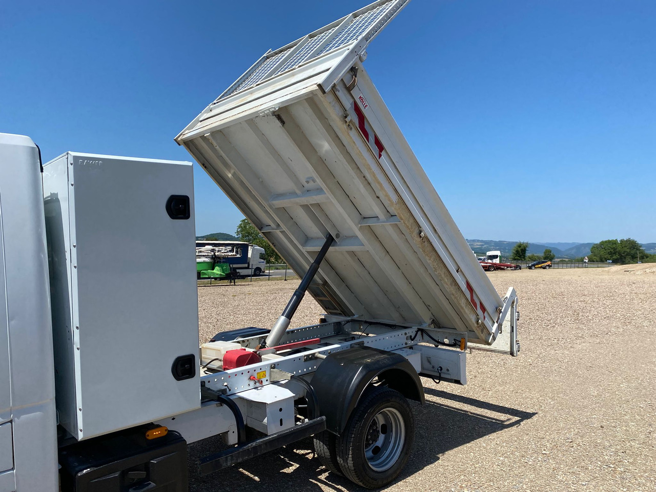 RENAULT Master III 2.3 DCI 165 ENERGY GRAND CONFORT BENNE+COFFRE - Dostavno vozilo istovarivač: slika 5 RENAULT Master III 2.3 DCI 165 ENERGY GRAND CONFORT BENNE+COFFRE - Dostavno vozilo istovarivač: slika 5