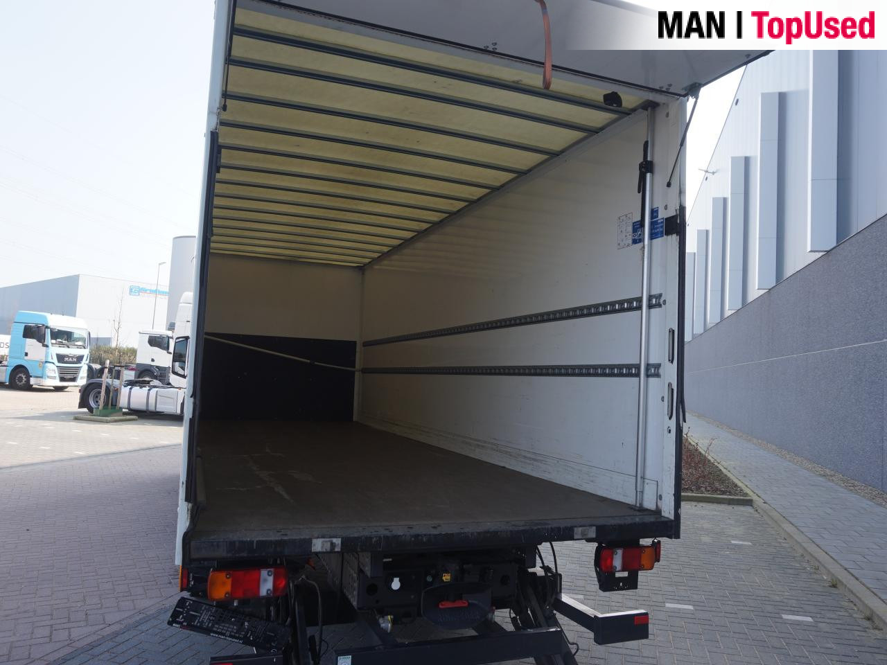 MAN TGL 12.250 4x2 BL CH - Kamion sa tovarnim sandukom: slika 5 MAN TGL 12.250 4x2 BL CH - Kamion sa tovarnim sandukom: slika 5