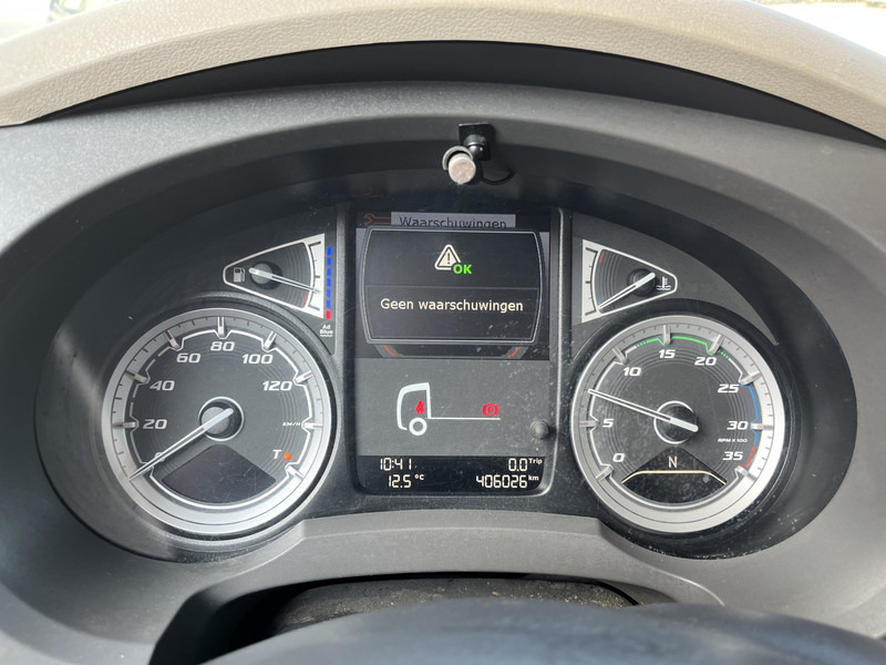 DAF LF 210 FA / 12 Ton / 406 dkm / Box / Loadlift / NL Truck - Kamion sa zatvorenim sandukom: slika 4 DAF LF 210 FA / 12 Ton / 406 dkm / Box / Loadlift / NL Truck - Kamion sa zatvorenim sandukom: slika 4