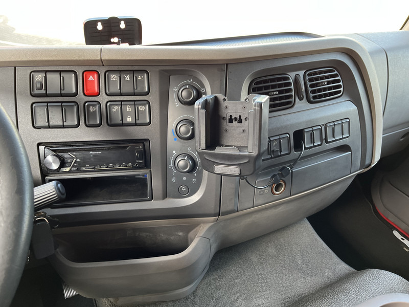 DAF LF 210 FA / 12 Ton / 406 dkm / Box / Loadlift / NL Truck - Kamion sa zatvorenim sandukom: slika 5 DAF LF 210 FA / 12 Ton / 406 dkm / Box / Loadlift / NL Truck - Kamion sa zatvorenim sandukom: slika 5