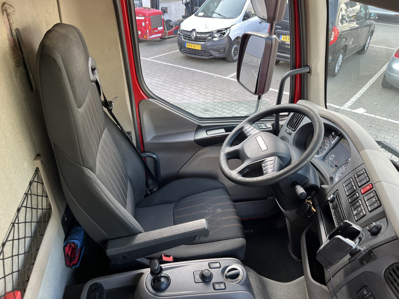 DAF LF 210 FA / 12 Ton / 406 dkm / Box / Loadlift / NL Truck - Kamion sa zatvorenim sandukom: slika 3 DAF LF 210 FA / 12 Ton / 406 dkm / Box / Loadlift / NL Truck - Kamion sa zatvorenim sandukom: slika 3