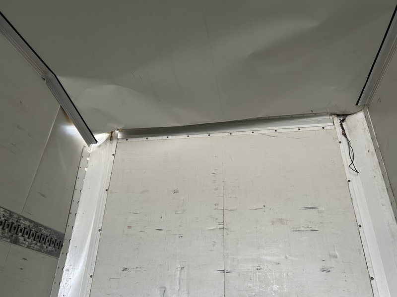 Krone DryLiner / Box / Front Damage / BPW Drum / APK TUV 12-25 - Poluprikolica sa zatvorenim sandukom: slika 4 Krone DryLiner / Box / Front Damage / BPW Drum / APK TUV 12-25 - Poluprikolica sa zatvorenim sandukom: slika 4