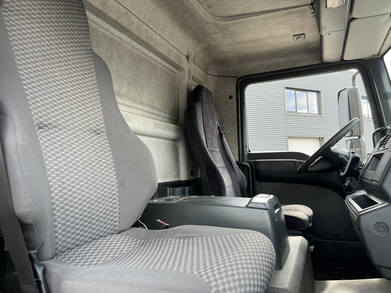 Kamion sa zatvorenim sandukom MAN TGL 12.180 / 12 Ton / 781 dkm / Oil Leak / Canvas Box / NL Truck: slika 7