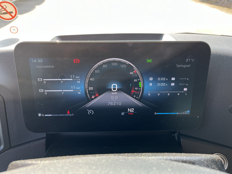 Mercedes-Benz Actros 2124 / 2023 / 18 Ton / Box / Laadklep - Kamion sa zatvorenim sandukom: slika 4 Mercedes-Benz Actros 2124 / 2023 / 18 Ton / Box / Laadklep - Kamion sa zatvorenim sandukom: slika 4