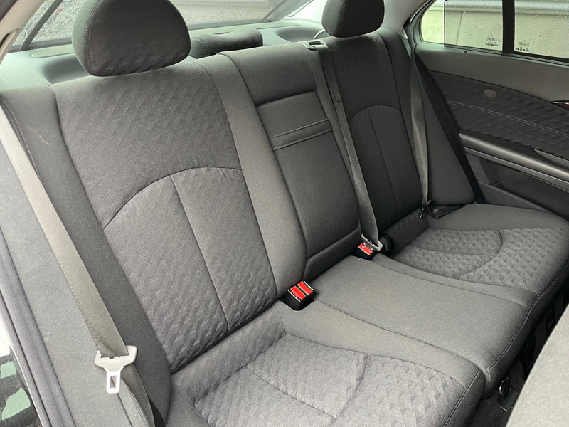 Mercedes-Benz E-Klasse / Limousine / 240 Avantgarde / 4-Matic / 8-pers / APK/TUV 09-2026 / - Limuzina: slika 4 Mercedes-Benz E-Klasse / Limousine / 240 Avantgarde / 4-Matic / 8-pers / APK/TUV 09-2026 / - Limuzina: slika 4