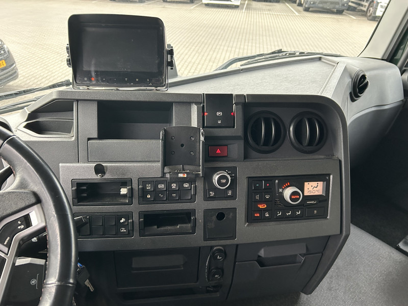 Renault T 380 Comfort / 820 dkm / Curtainside / Loadlift / APK TUV 02-26 - Kamion sa ceradom: slika 5 Renault T 380 Comfort / 820 dkm / Curtainside / Loadlift / APK TUV 02-26 - Kamion sa ceradom: slika 5