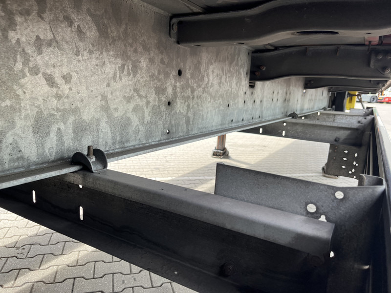 Poluprikolica sa zatvorenim sandukom Schmitz Cargobull SCB S2 / Box Trailer / 2 axle / APK TUV 06-26: slika 6