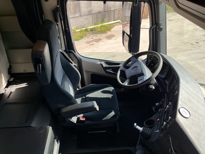Mercedes-Benz Actros 1842 Streamspace / 933 dkm / 2 Tanks / NL Truck - Tegljač: slika 3 Mercedes-Benz Actros 1842 Streamspace / 933 dkm / 2 Tanks / NL Truck - Tegljač: slika 3