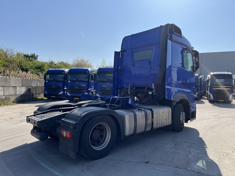 Mercedes-Benz Actros 1842 Streamspace / 945 dkm / 2 Tanks / NL Truck / 6x in stock - Tegljač: slika 2 Mercedes-Benz Actros 1842 Streamspace / 945 dkm / 2 Tanks / NL Truck / 6x in stock - Tegljač: slika 2