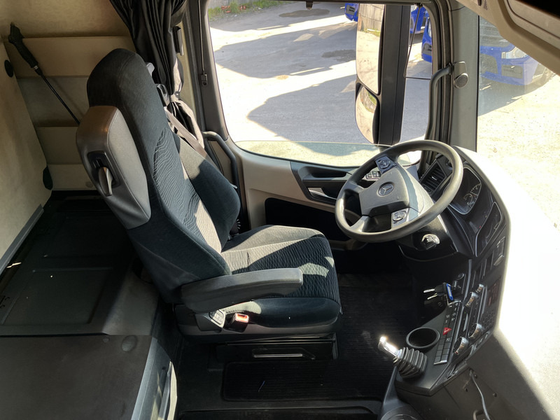 Mercedes-Benz Actros 1842 Streamspace / 945 dkm / 2 Tanks / NL Truck / 6x in stock - Tegljač: slika 3 Mercedes-Benz Actros 1842 Streamspace / 945 dkm / 2 Tanks / NL Truck / 6x in stock - Tegljač: slika 3