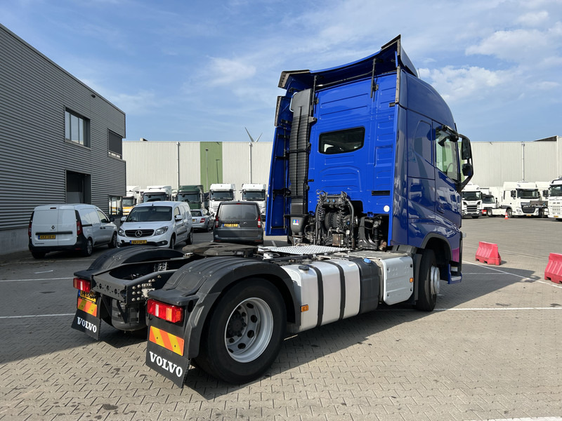 Volvo FH 420 Globetrotter / 921 dkm / 2 Tanks / VEB+ / NL Truck - Tegljač: slika 2 Volvo FH 420 Globetrotter / 921 dkm / 2 Tanks / VEB+ / NL Truck - Tegljač: slika 2