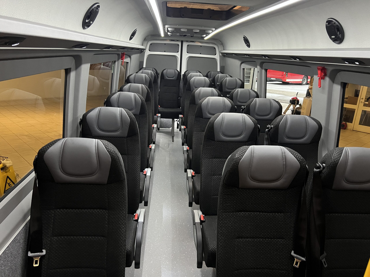 Minibus, Putnički kombi MAN TGE 6.160 Intercity: slika 13