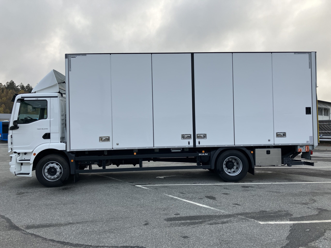 TGM 18.290 4×2 LL 18-ppl ÖBS - Kamion sa zatvorenim sandukom: slika 5 TGM 18.290 4×2 LL 18-ppl ÖBS - Kamion sa zatvorenim sandukom: slika 5