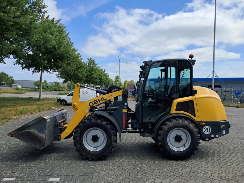 Gehl M9230 AL650 - Utovarivač: slika 2 Gehl M9230 AL650 - Utovarivač: slika 2