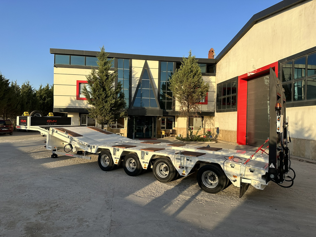 GVN Trailer 4 AXLE HYDRAULIC PLATFORM LOWBED - Niska poluprikolica za prevoz: slika 3 GVN Trailer 4 AXLE HYDRAULIC PLATFORM LOWBED - Niska poluprikolica za prevoz: slika 3