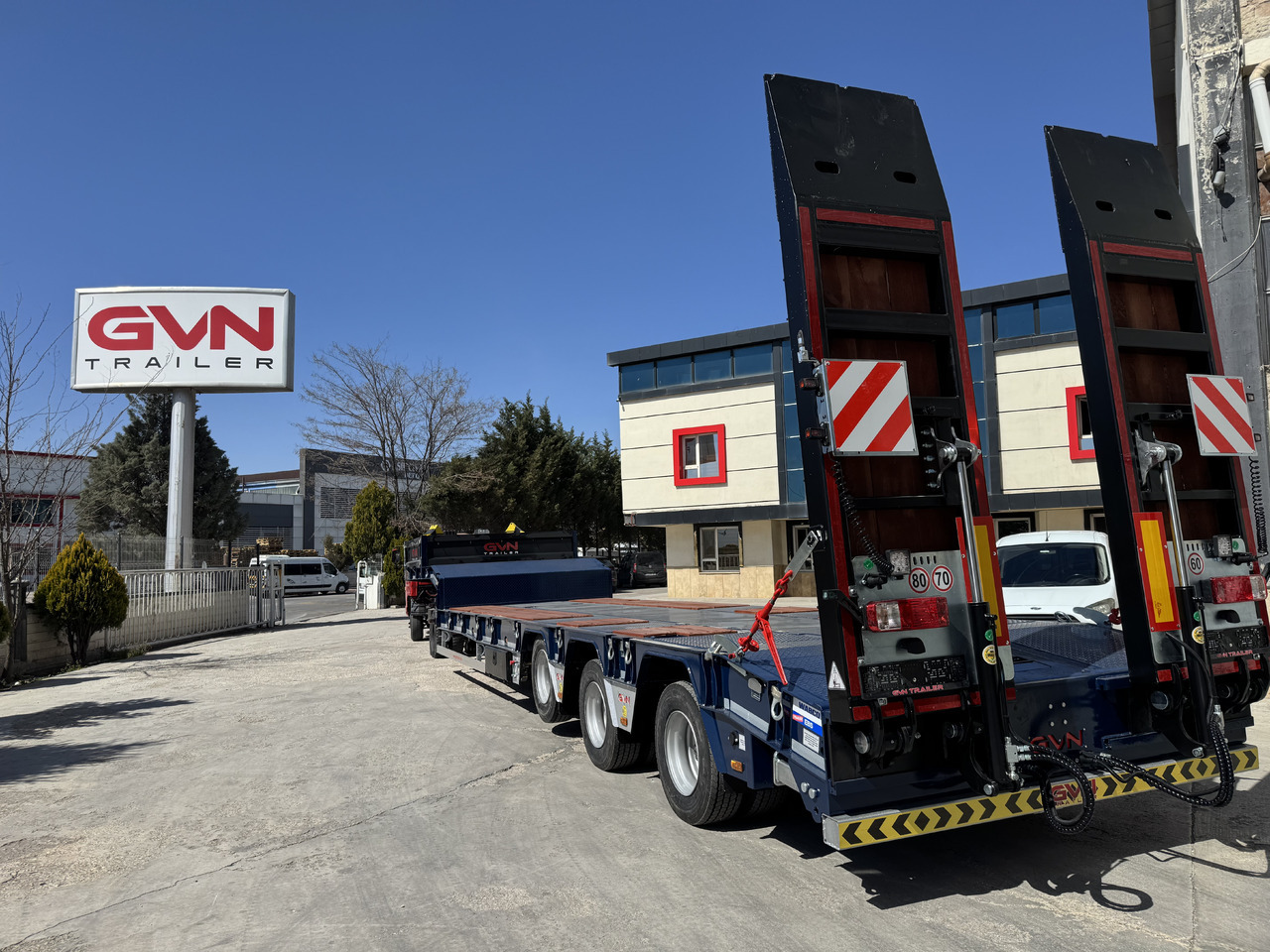 GVN Trailer 4 AXLE LOWBED - Niska poluprikolica za prevoz: slika 1 GVN Trailer 4 AXLE LOWBED - Niska poluprikolica za prevoz: slika 1