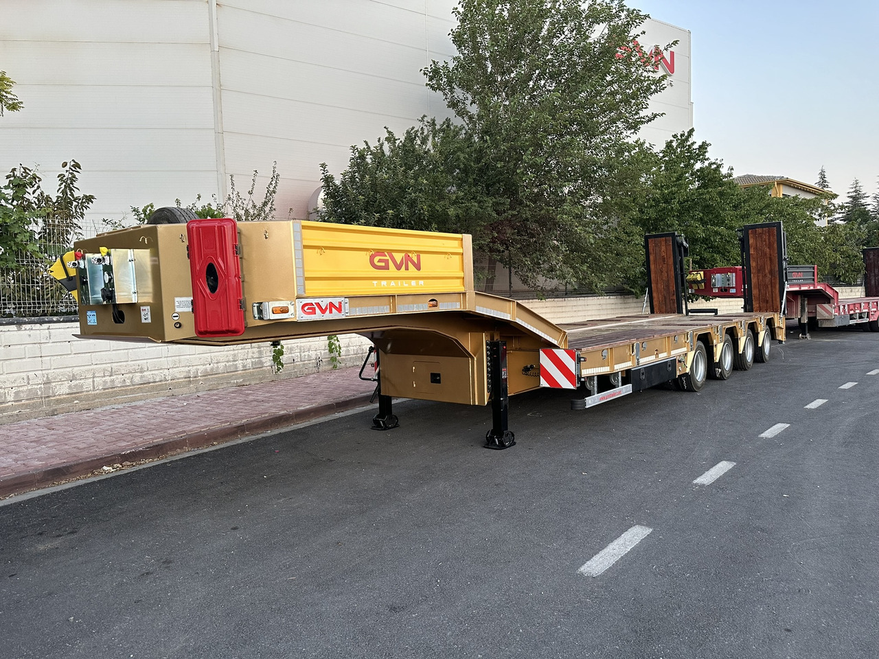 GVN Trailer 4 AXLE LOWBED - Niska poluprikolica za prevoz: slika 3 GVN Trailer 4 AXLE LOWBED - Niska poluprikolica za prevoz: slika 3