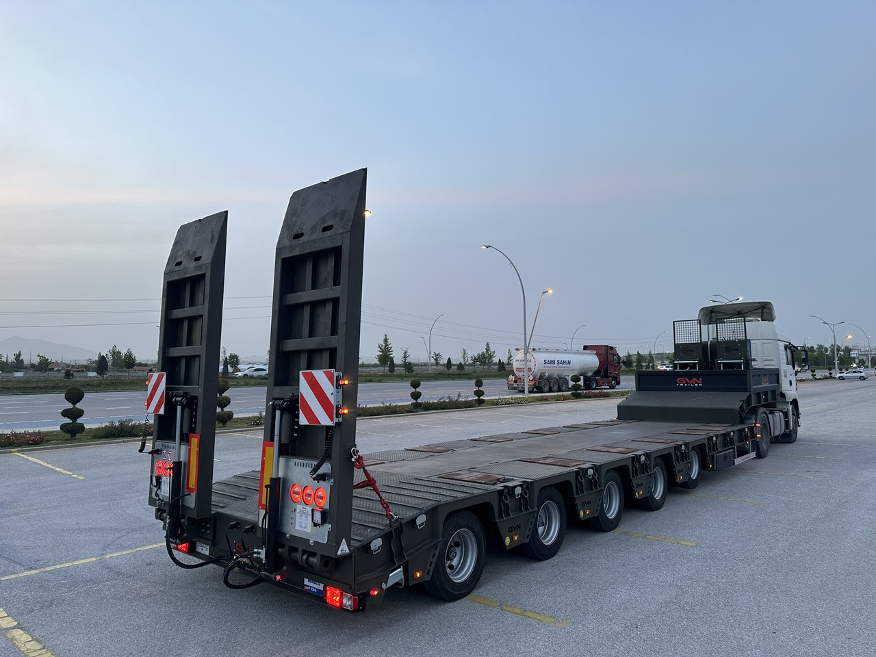 GVN Trailer 5 AXLE LOWBED - Niska poluprikolica za prevoz: slika 1 GVN Trailer 5 AXLE LOWBED - Niska poluprikolica za prevoz: slika 1