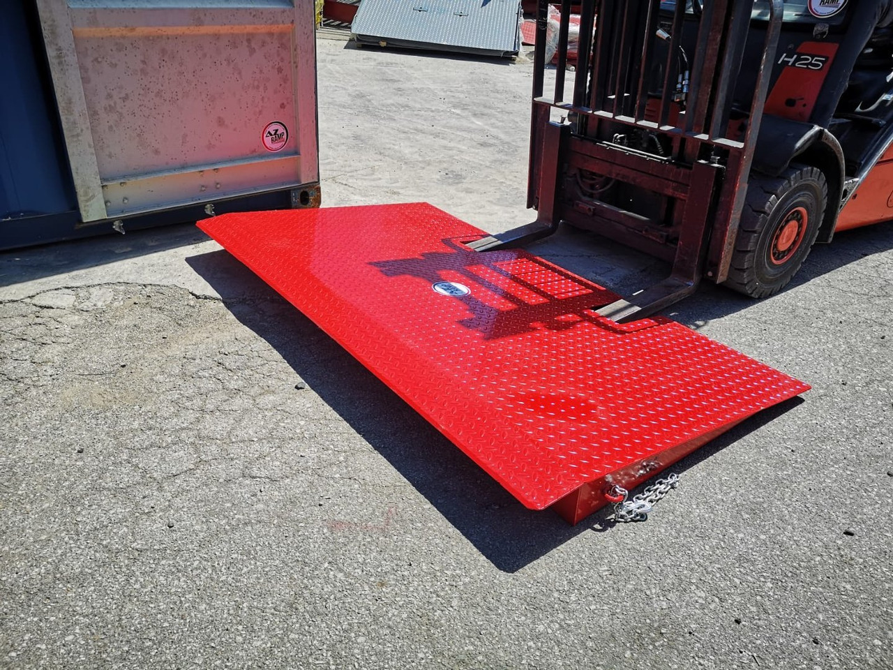 Compact Container access ramp . AZ RAMP - HCRN-06. 6 000 Kg - Utovarna rampa: slika 3 Compact Container access ramp . AZ RAMP - HCRN-06. 6 000 Kg - Utovarna rampa: slika 3