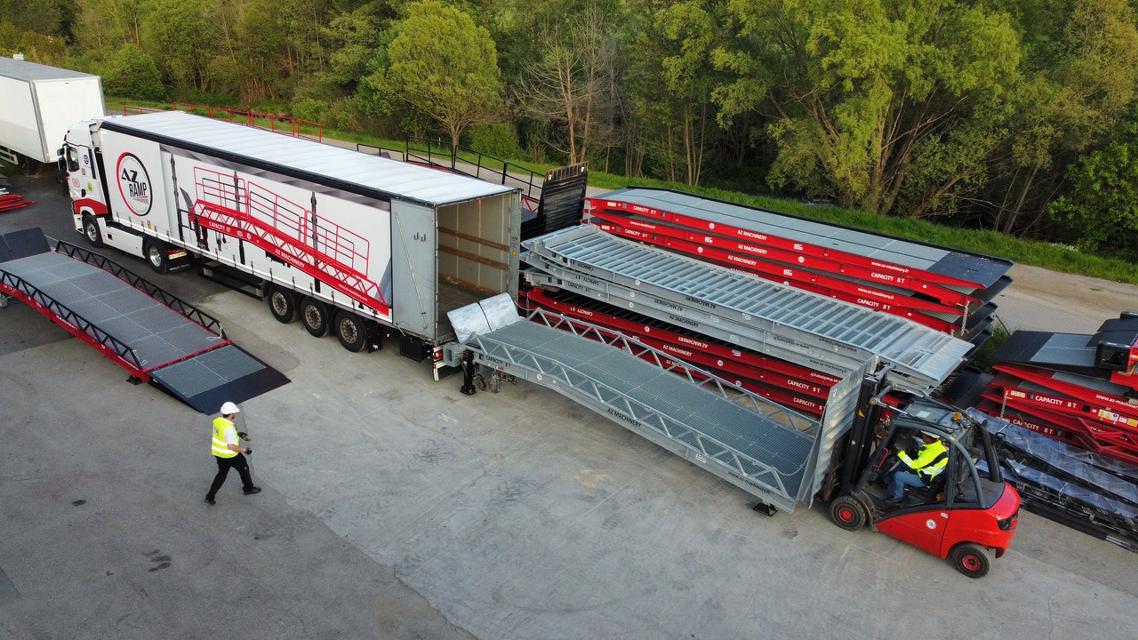 Loading Ramp with with hydraulic tilting bridge - AZ RAMP - STAR- 8T FULL GALVA - Utovarna rampa: slika 2 Loading Ramp with with hydraulic tilting bridge - AZ RAMP - STAR- 8T FULL GALVA - Utovarna rampa: slika 2