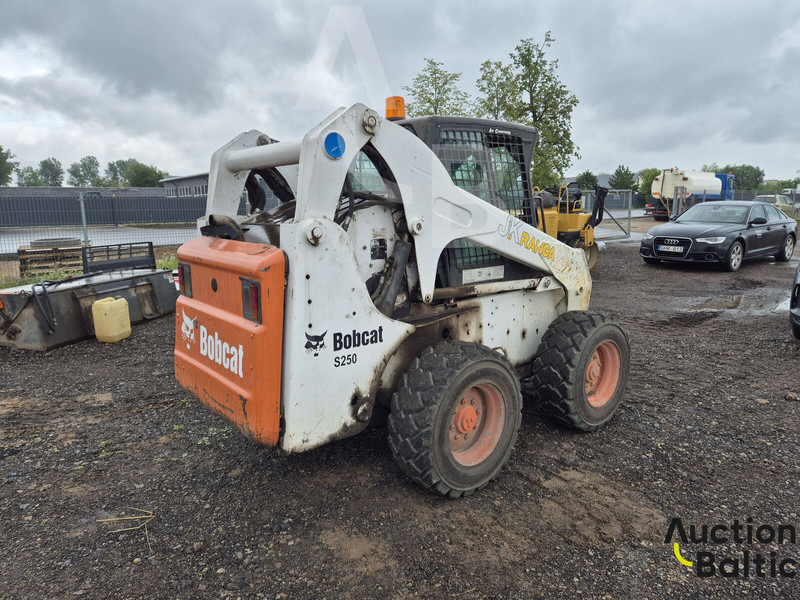 Bobcat S 250 - Mini utovarivač: slika 5 Bobcat S 250 - Mini utovarivač: slika 5
