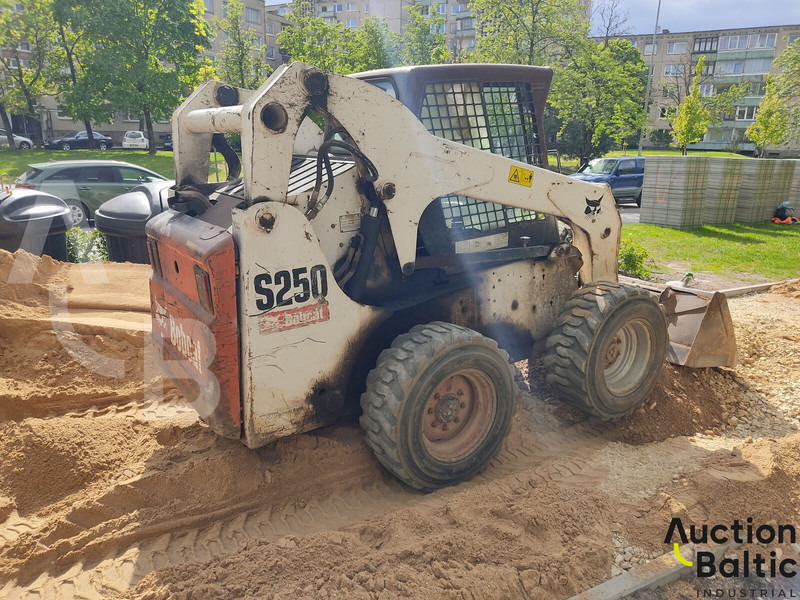 Bobcat S 250 - Mini utovarivač: slika 4 Bobcat S 250 - Mini utovarivač: slika 4
