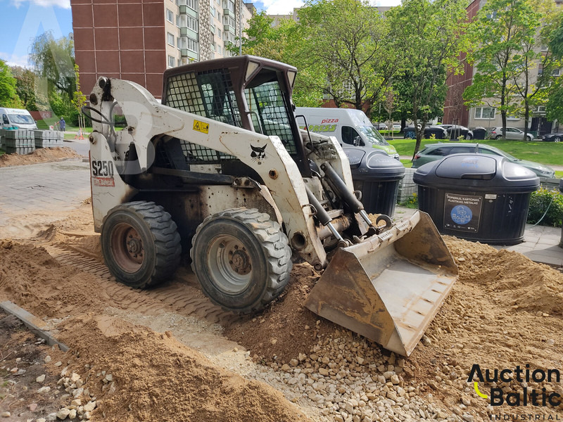 Bobcat S 250 - Mini utovarivač: slika 2 Bobcat S 250 - Mini utovarivač: slika 2