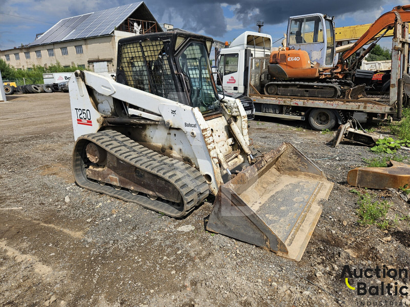 Bobcat T 250 - Utovarivač guseničar: slika 2 Bobcat T 250 - Utovarivač guseničar: slika 2