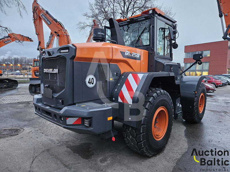 Develon DL250 - Utovarivač točkaš: slika 5 Develon DL250 - Utovarivač točkaš: slika 5