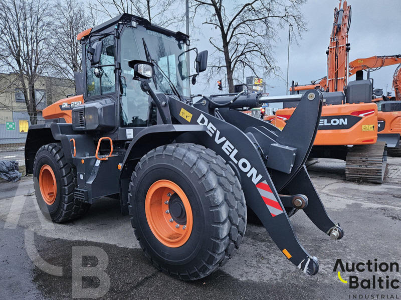 Develon DL250 - Utovarivač točkaš: slika 1 Develon DL250 - Utovarivač točkaš: slika 1