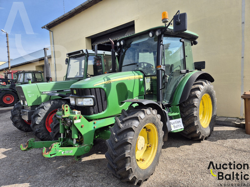 John Deere 5820 - Traktor: slika 2 John Deere 5820 - Traktor: slika 2