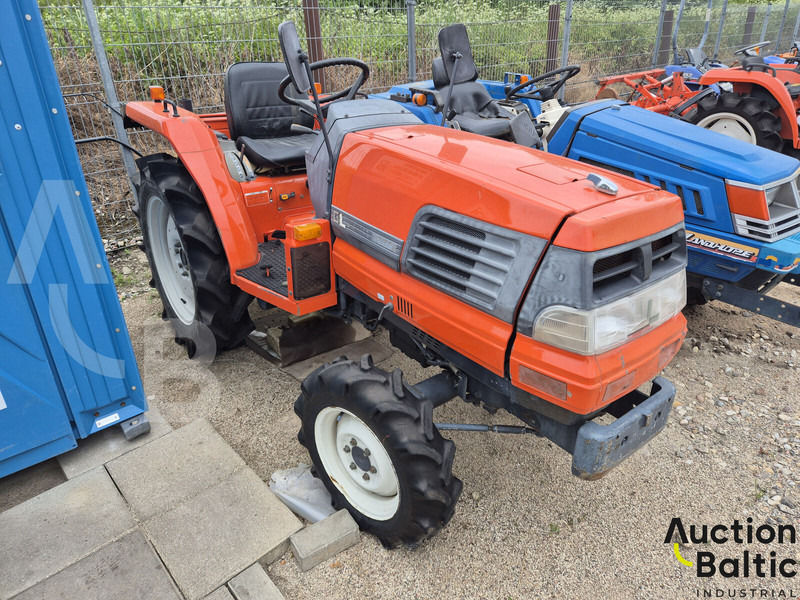 Kubota GL 240 - Traktor: slika 1 Kubota GL 240 - Traktor: slika 1