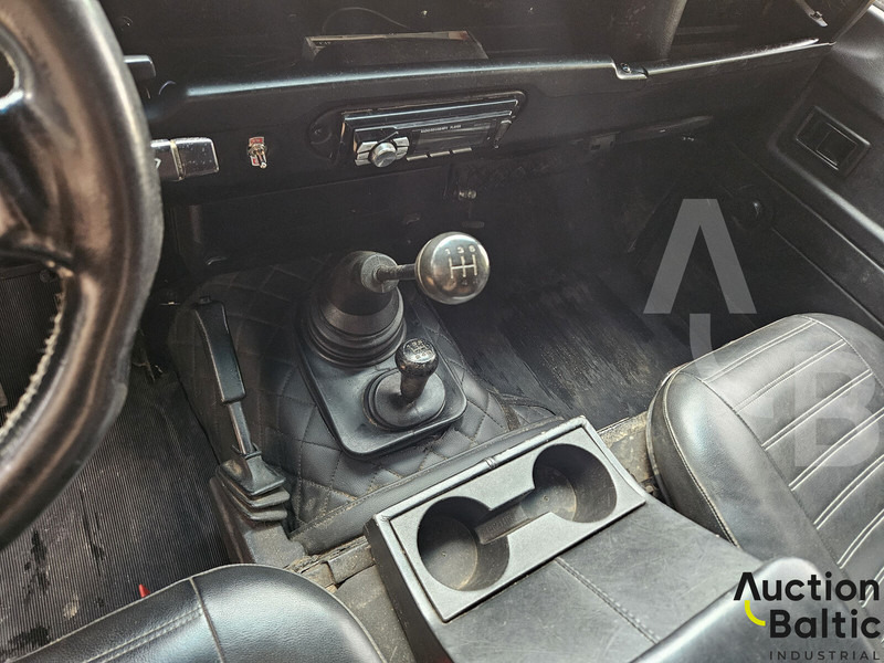 SUVSUV Land Rover Defender 90: slika 9